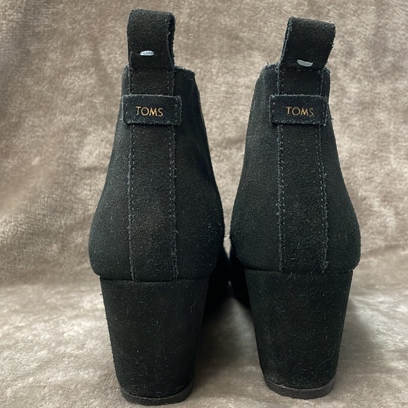 TOMS BLACK SUEDE KELSEY BOOTIES - Picture 4 of 10